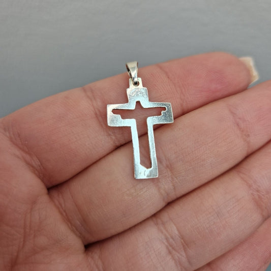 Fint hängsmycke kors i äkta silver