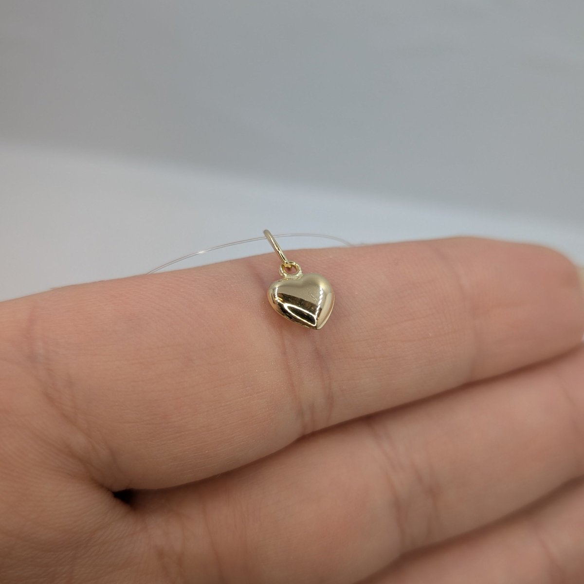 Hängsmycke litet hjärta i 18k guld. Ett klassiskt blankt hjärta. Ett klassiskt blankt hjärta. En tidlös modell.