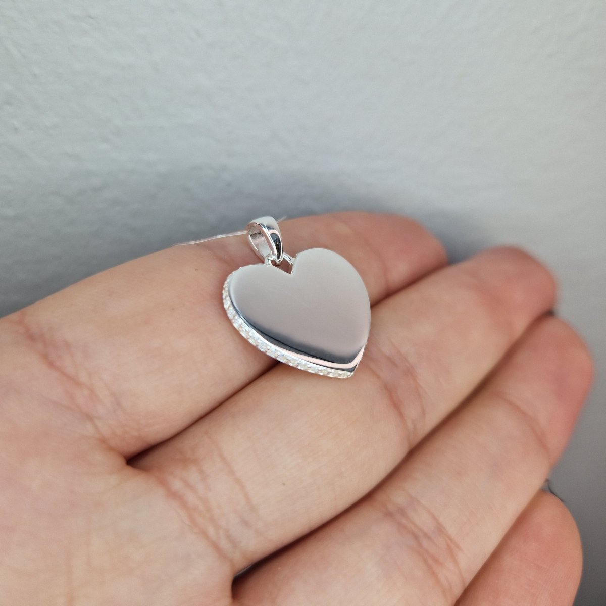 Hjärta med stenar på kant