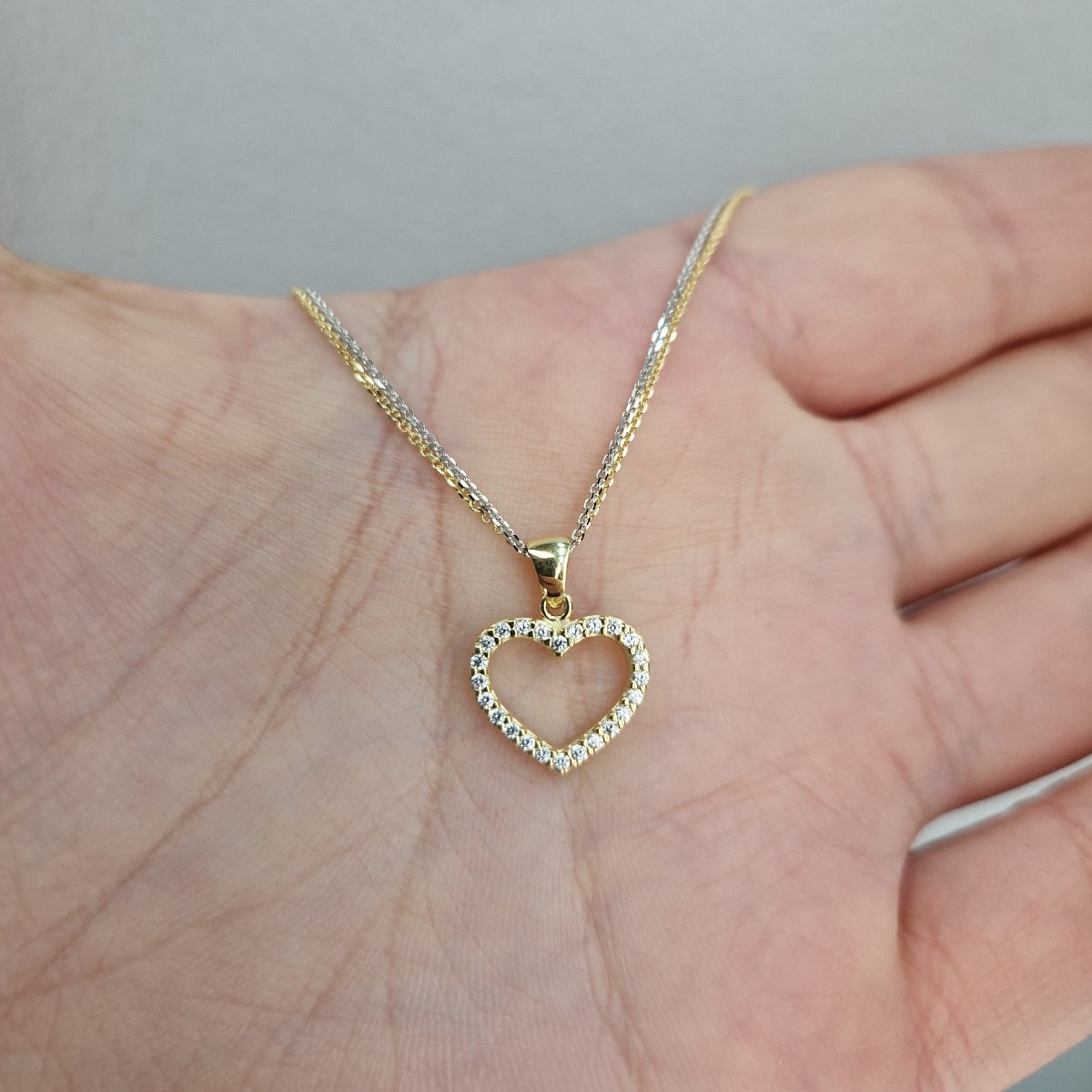 Hjärta med stenar och halsband i tvåfärgat 18k guld 