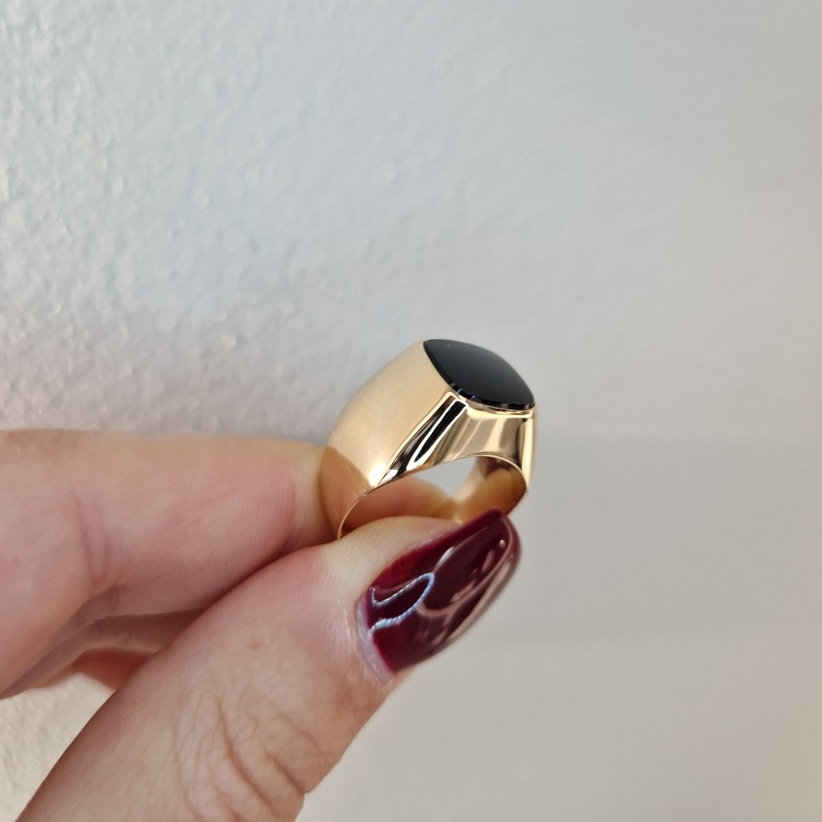 Klackring med svart onyx sten 18k Guld