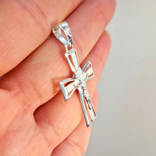Kors med Josef matt &amp; blankt med Jesus. Korset tillverkat i sterling silver.