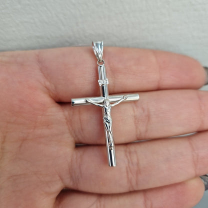 Kors med Jesus i äkta silver