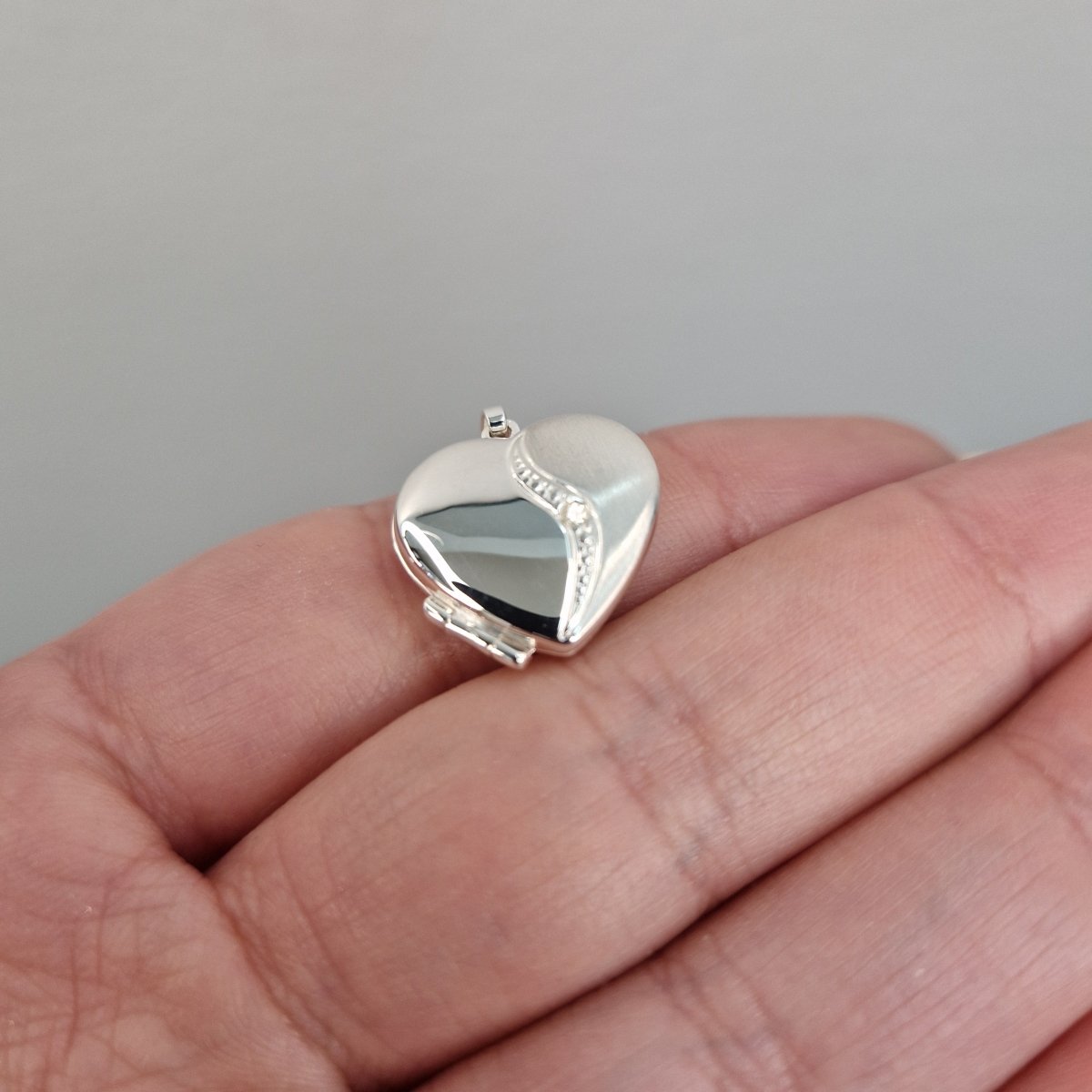 Medaljong hjärta mönster & sten i silver