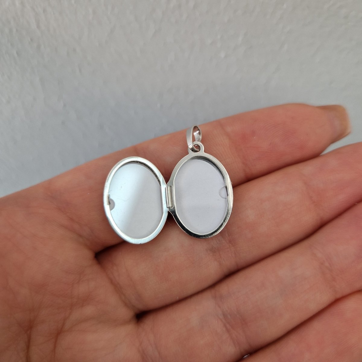 Medaljong tillverkad i 18k vitguld