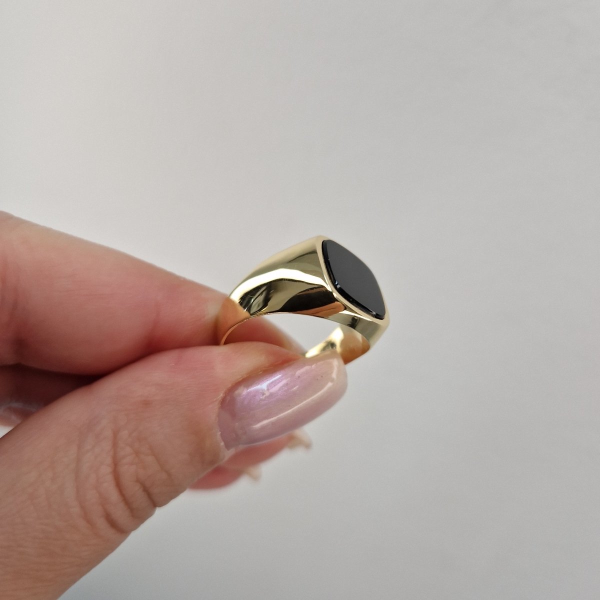 Mjuk rundad klackring med onyx