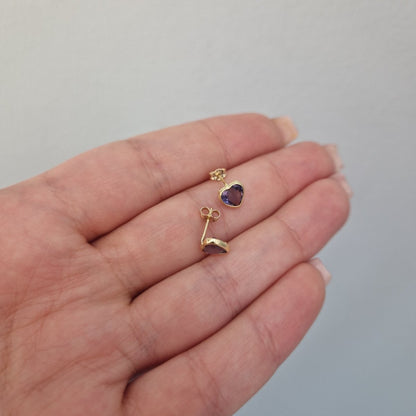 Örhängen 18k guld hjärt formad lila sten