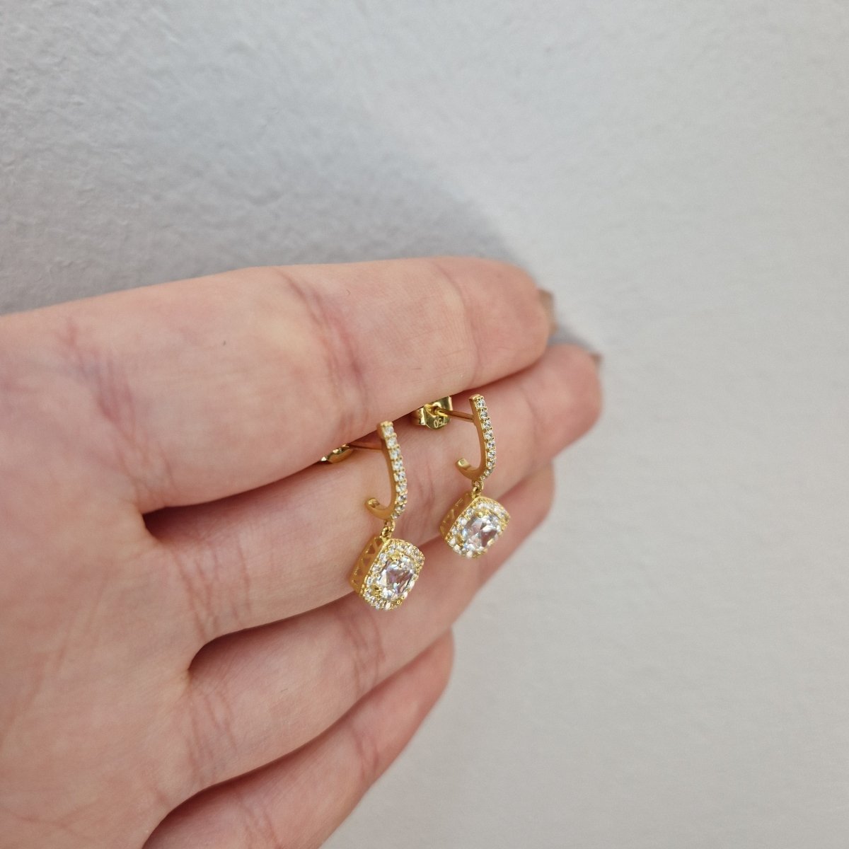 Örhängen carmose fyrkantig centersten