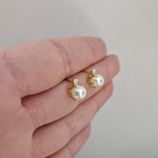 Örhängen med Pärla & en diamant i 18k guld
