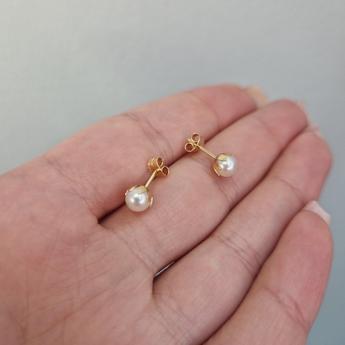 Pärlörhängen 18k guld 3-3,5mm vita med klor