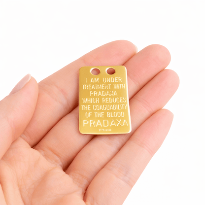 Pradaxa bricka i förgyllt silver 27x19mm