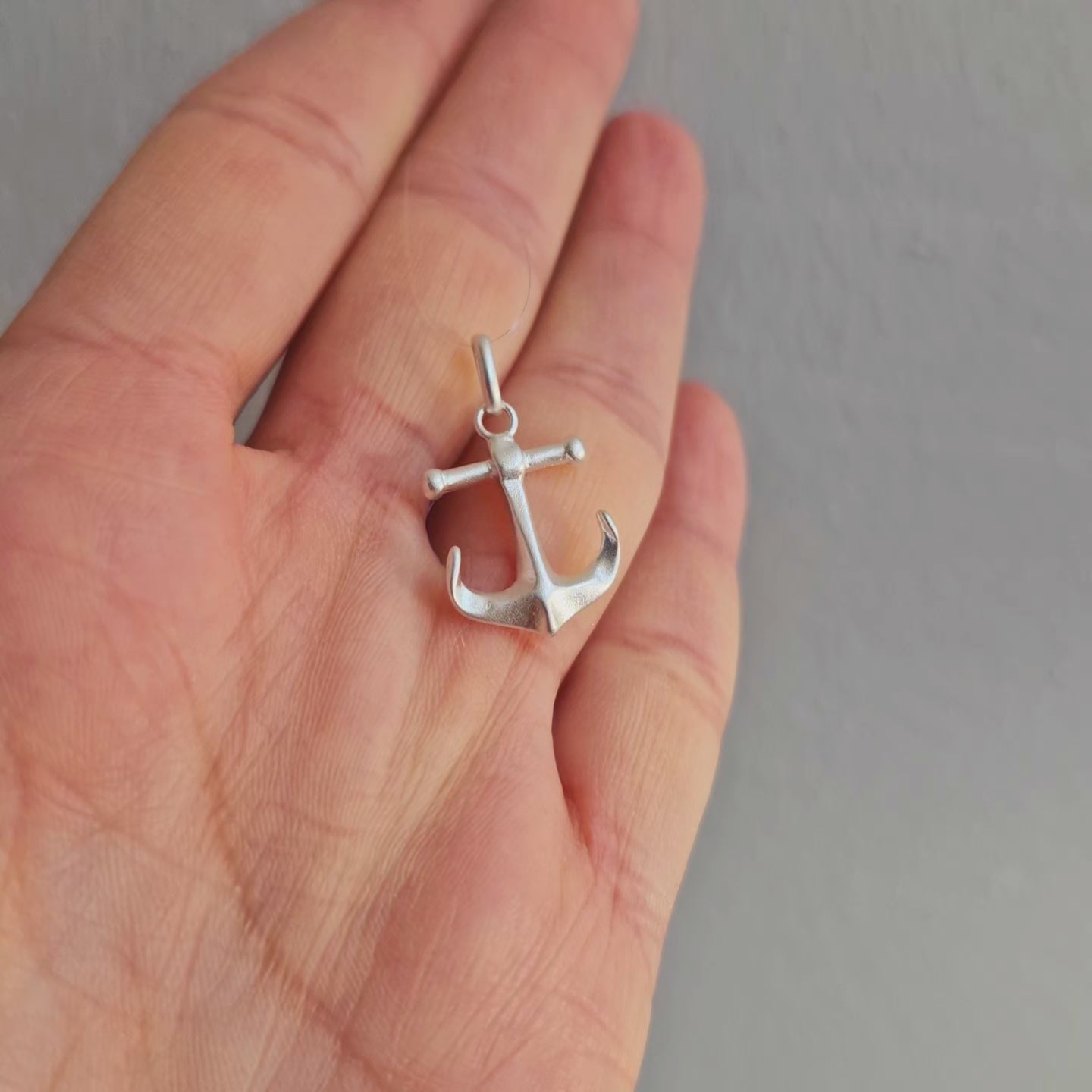 Ankare tillverkad i massivt sterling silver 925.