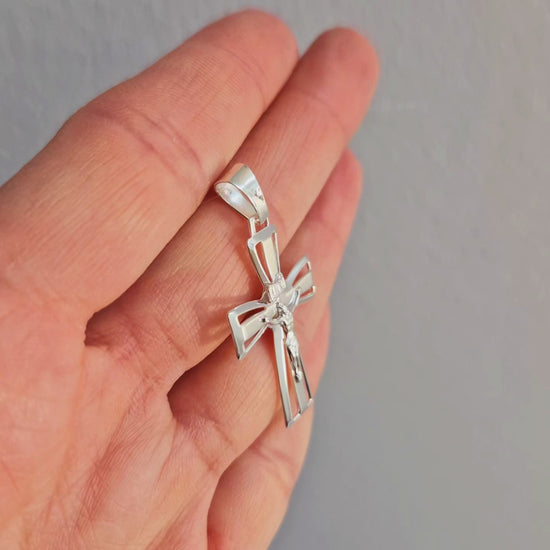 Kors med Josef matt &amp; blankt med Jesus. Korset tillverkat i sterling silver.