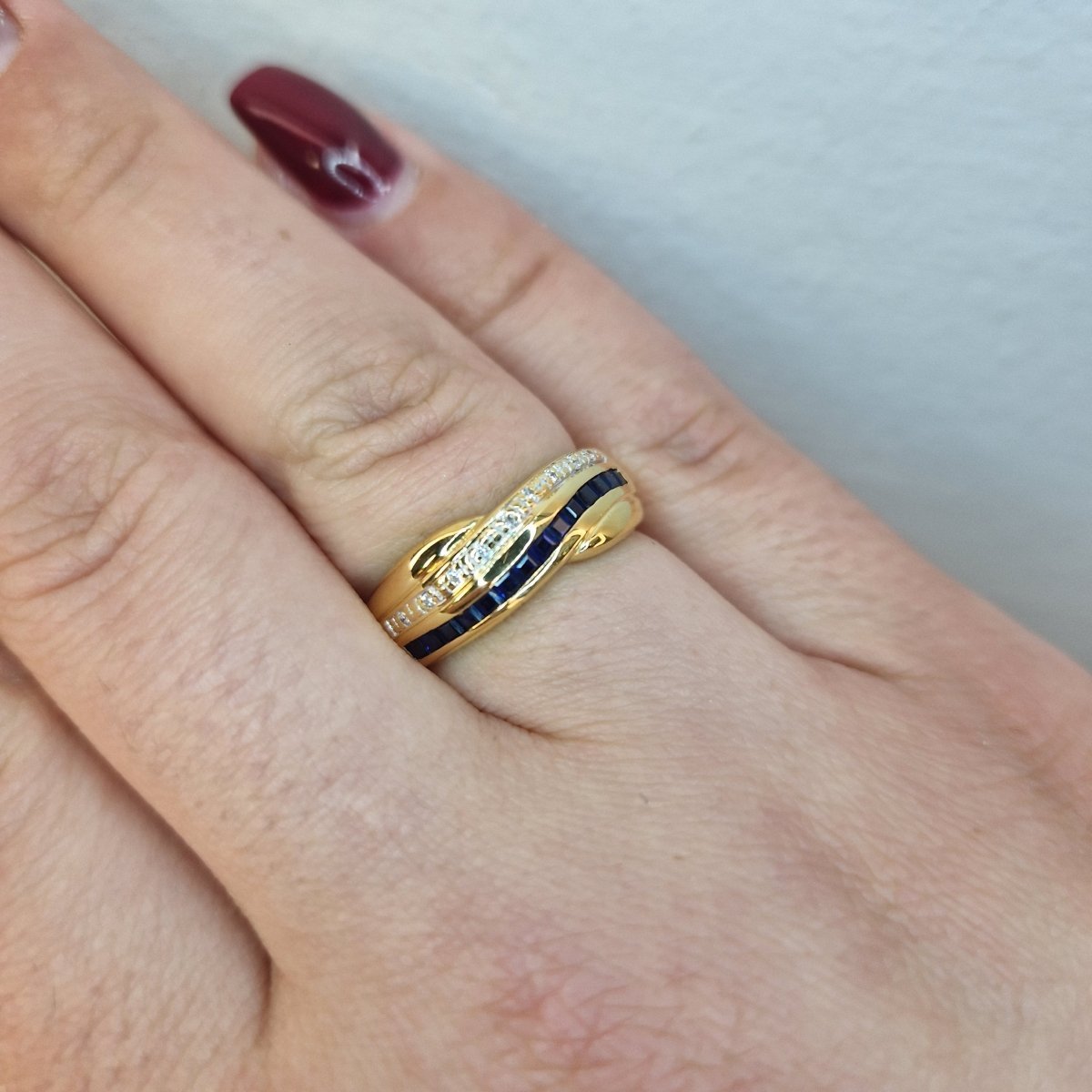 Guldring med safirer & diamanter