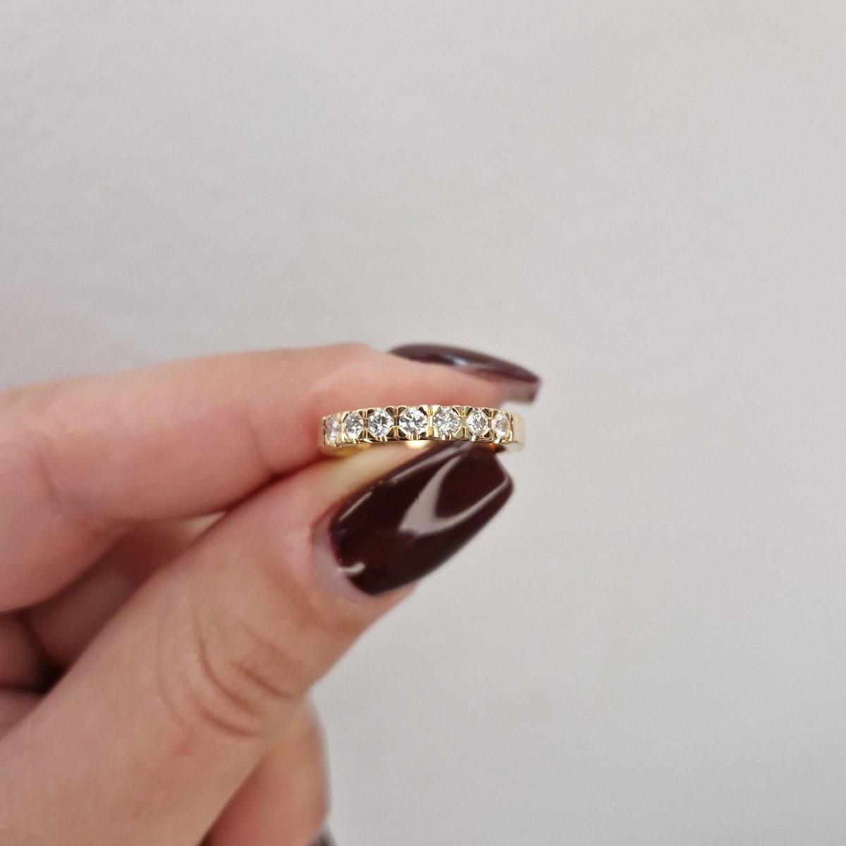 Diamantring klassisk modell i 18k guld