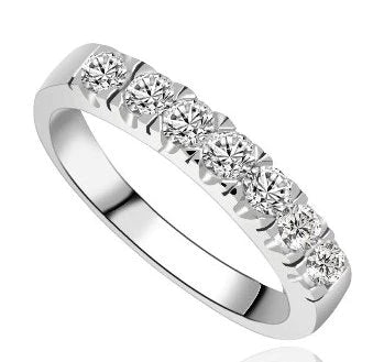 Silverring med 7 st vita stenar