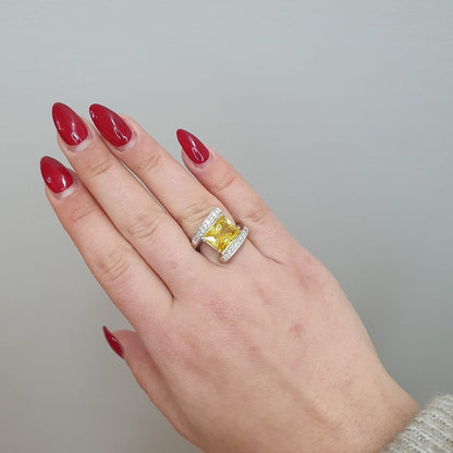 Silverring fyrkantig gul kristall
