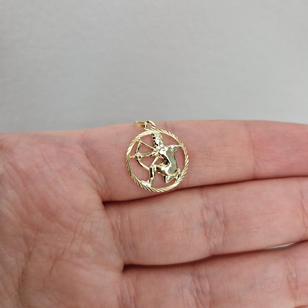 Stjärntecken i ram guld