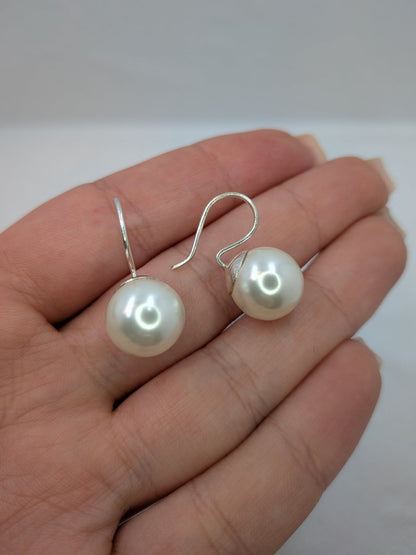 Stora pärlörhängen på krok i sterling silver