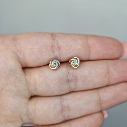 Tre färgade örhängen med cubic zirkonia