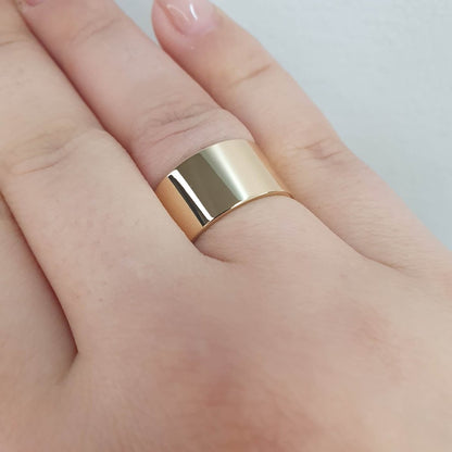 Bred förlovningsring i 18k guld