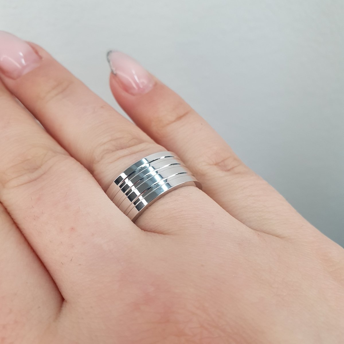 Bred förlovningsring i äkta silver